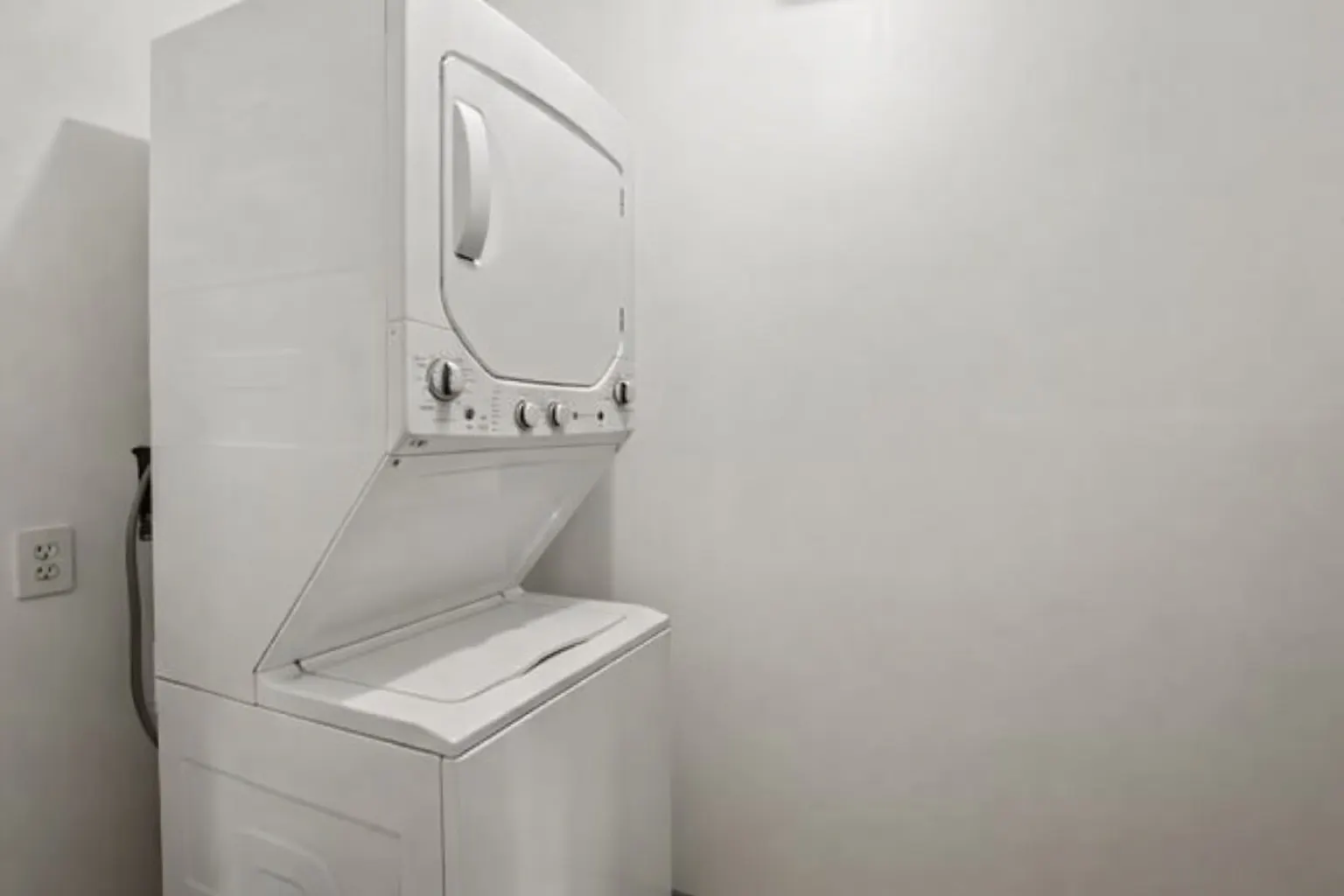 Apartments with Washer and Dryer in Plymouth MI